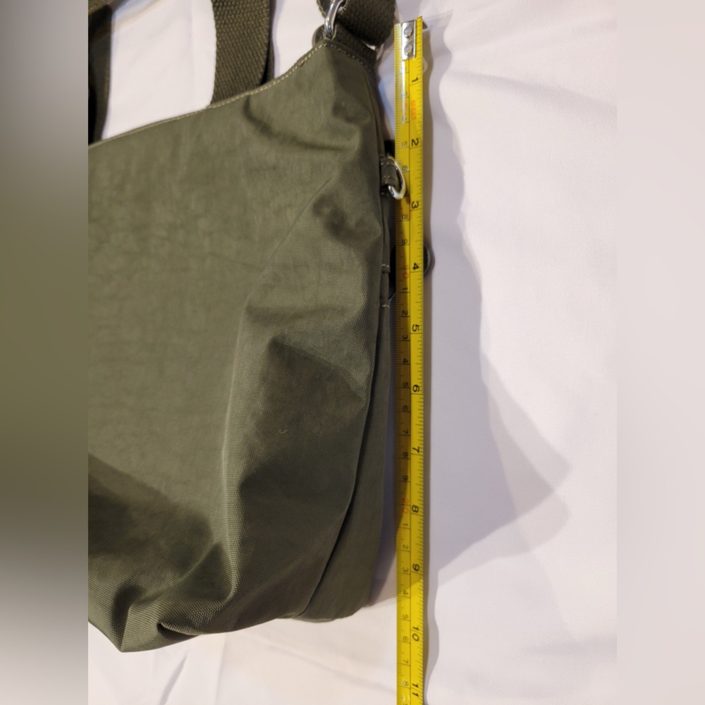 Kipling Olive Green Crossbody Cabincore Earthy Gorpcore Travel Outdoors Normcore - Picture 4 of 5